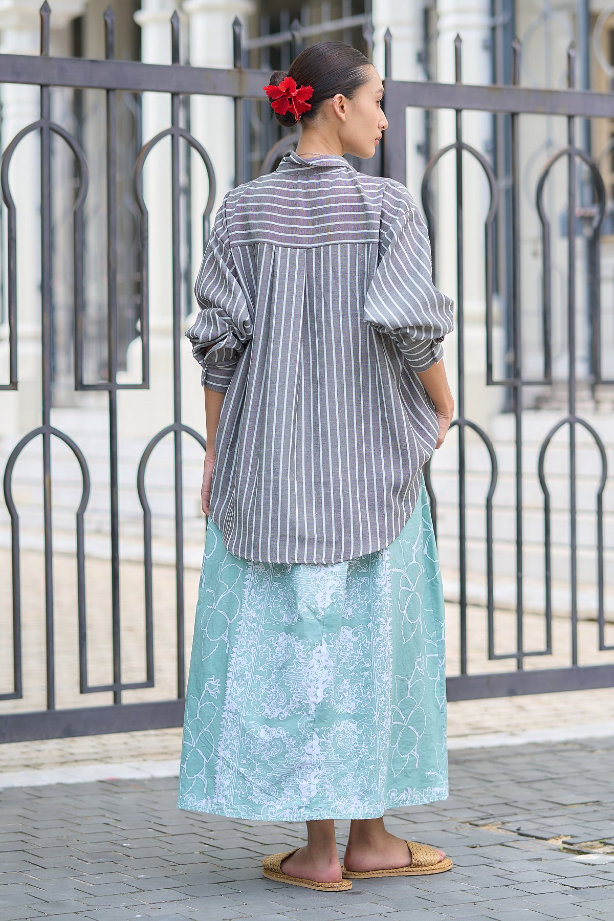 HEART TOP IN CHARCOAL HIBISCUS