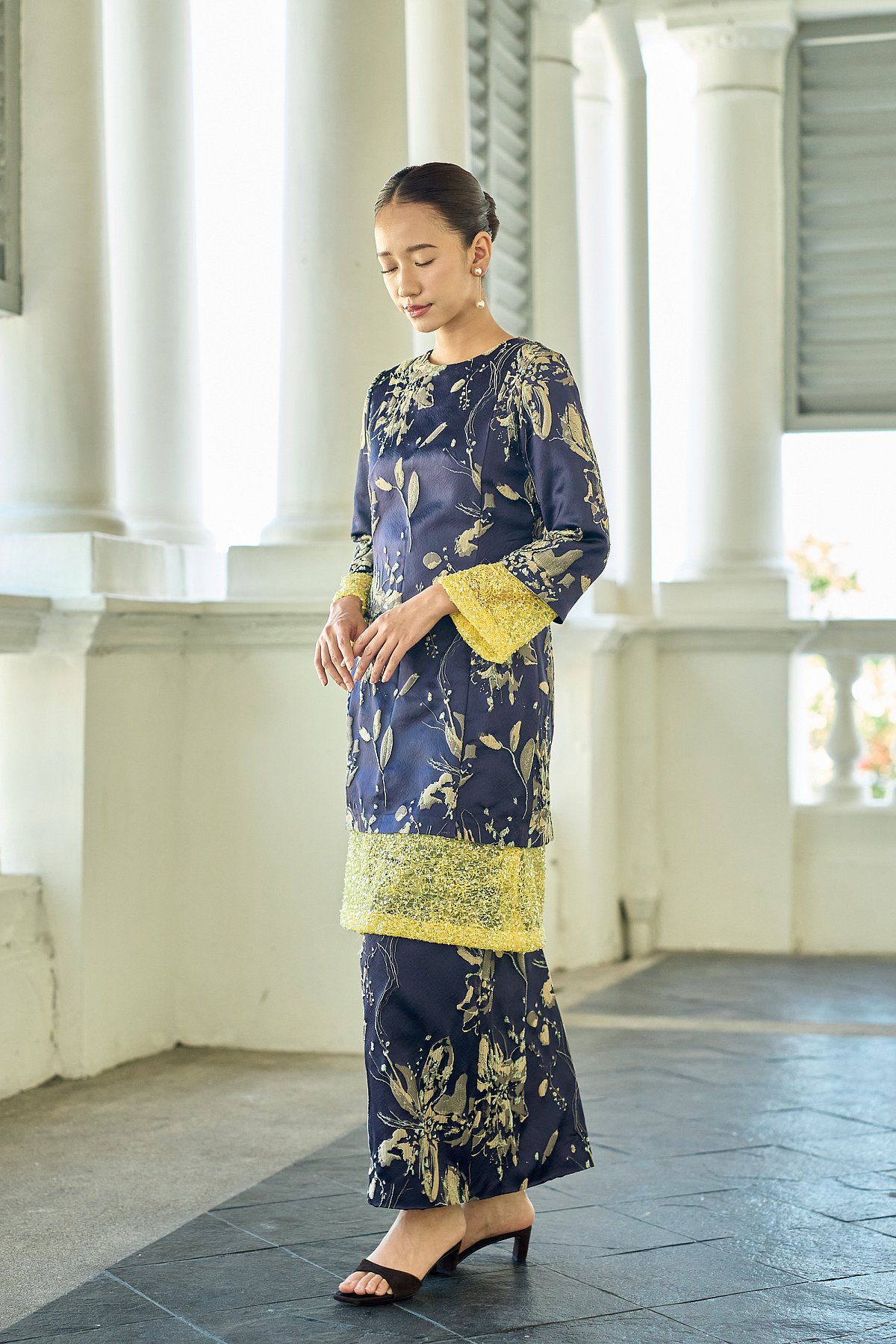 SEROJA KURUNG IN JACQUARD SILK NAVY