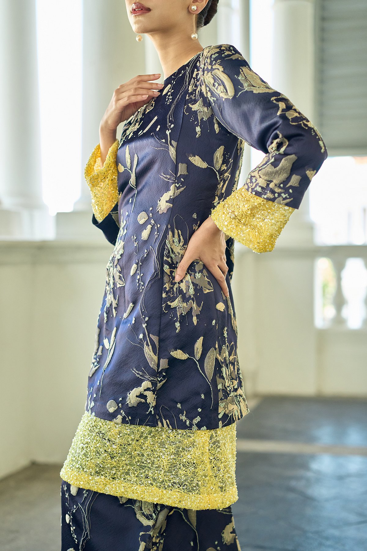 SEROJA KURUNG IN JACQUARD SILK NAVY