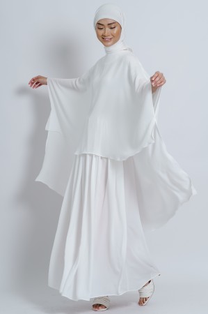 FILLE SET IN MILKY WHITE