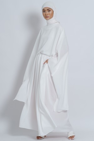FILLE SET IN MILKY WHITE