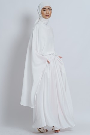 FILLE SET IN MILKY WHITE