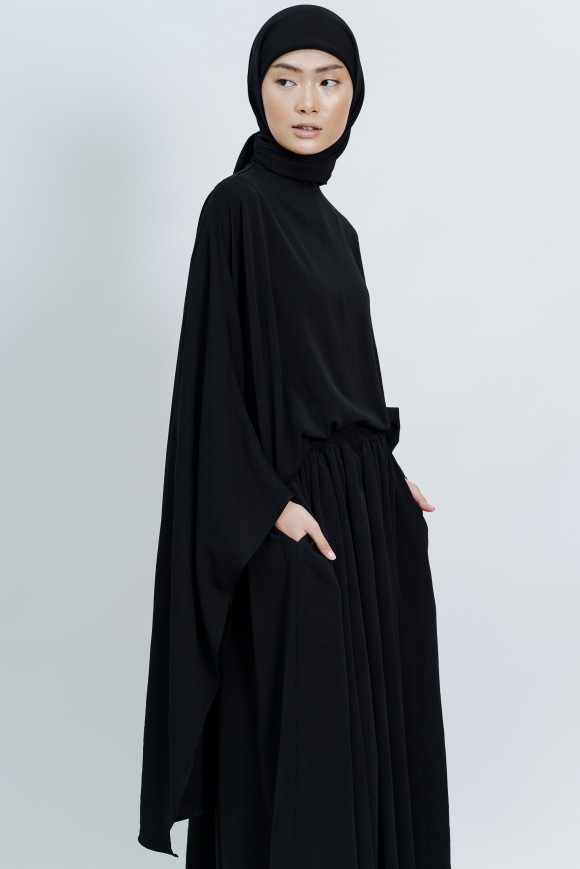 FILLE SET IN BLACK