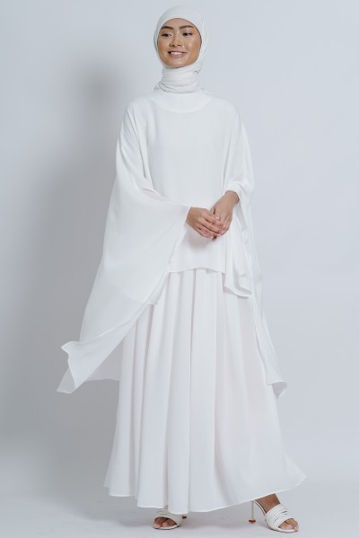 FILLE SET IN MILKY WHITE
