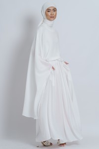 FILLE SET IN MILKY WHITE