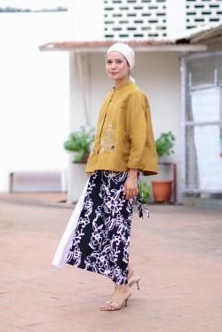 AMAYA BATIK SKIRT IN BLACK