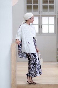 HEART TOP IN BATIK BLACK