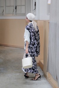 HEART TOP IN BATIK BLACK