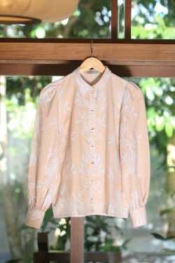 PUSPITA TOP IN SAND